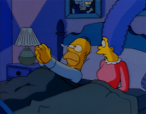 Homer Tentando Apagar as Luzes