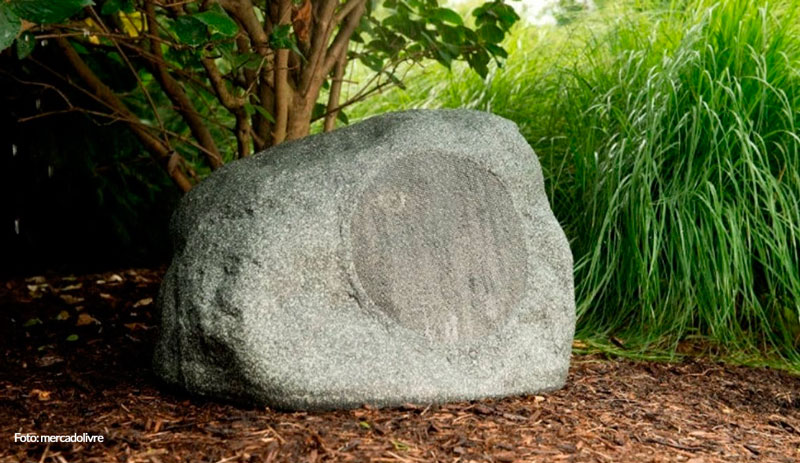 Caixa de Som que Imita Pedra